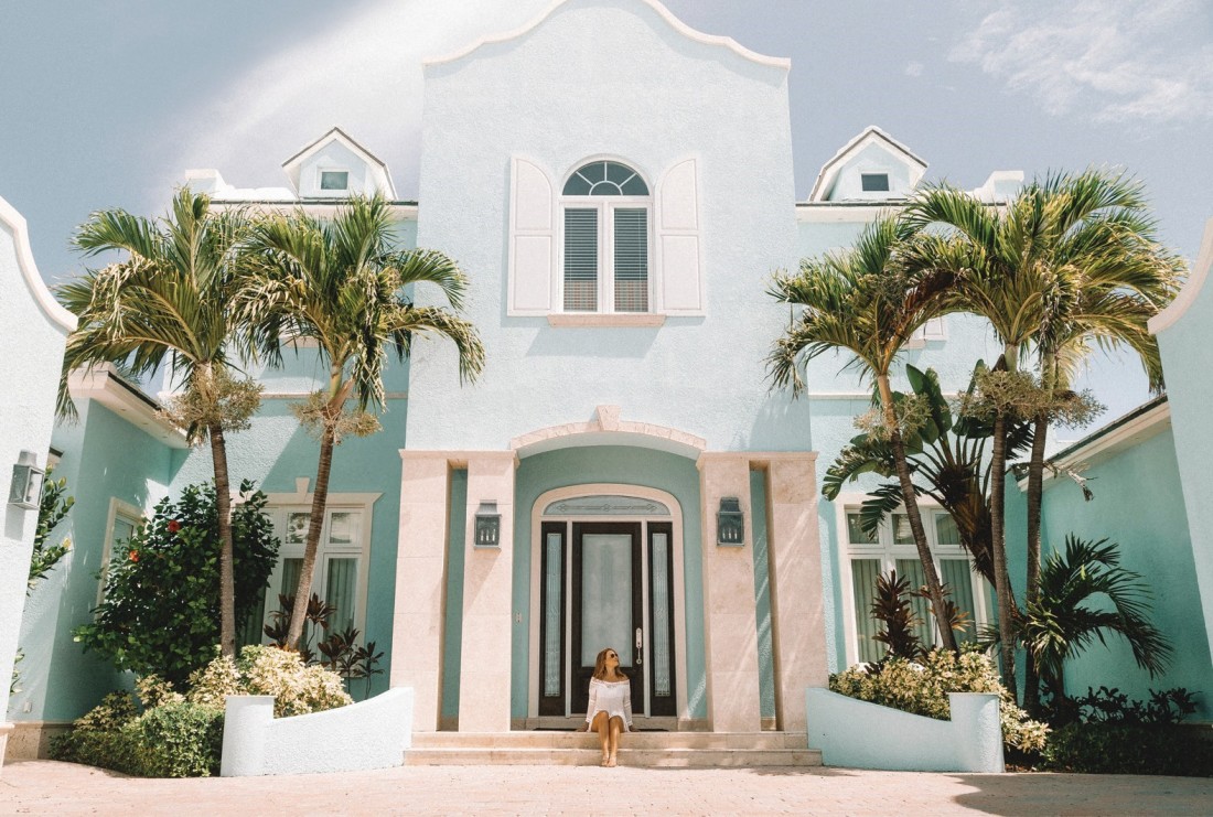 home factor for residency luxury home with palm trees
