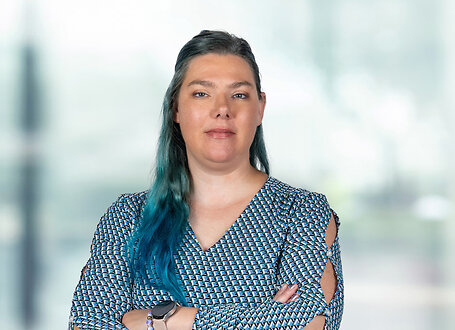 Lisa Bryning on light blue and white bokeh banner