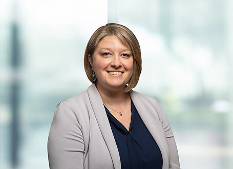 Sara Moretta on light blue and white bokeh banner