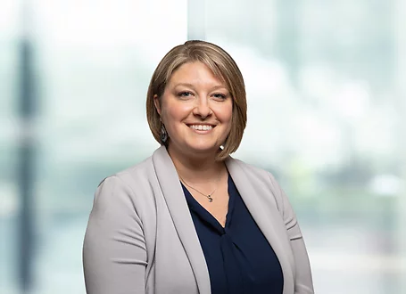 Sara Moretta on light blue and white bokeh banner